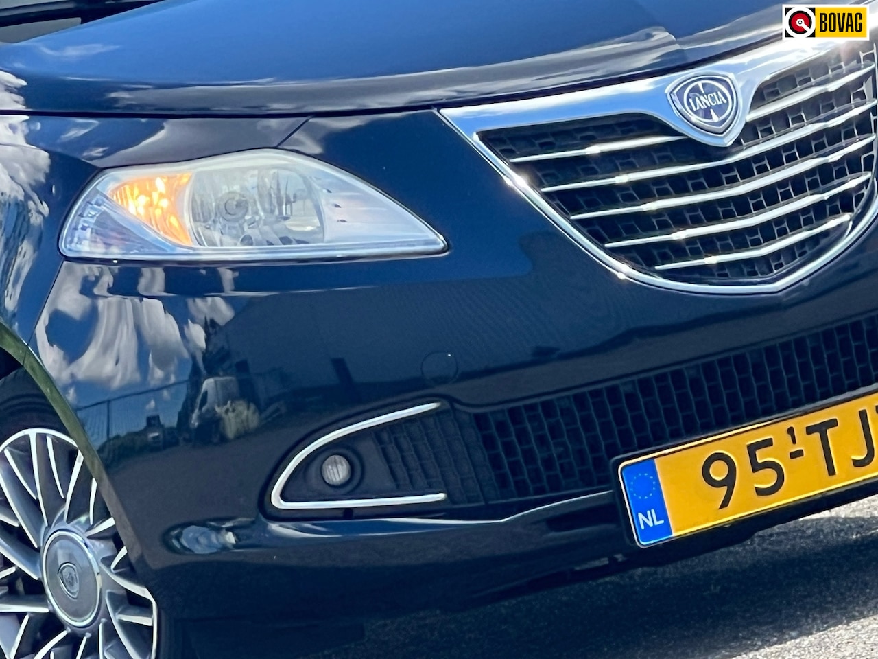 Lancia Y(psilon) - Ypsilon 0.9 TwinAir Platinum | Nero Vulcano | Airco/LMV/Blue&Me/PDC - Lekker fris! - AutoWereld.nl