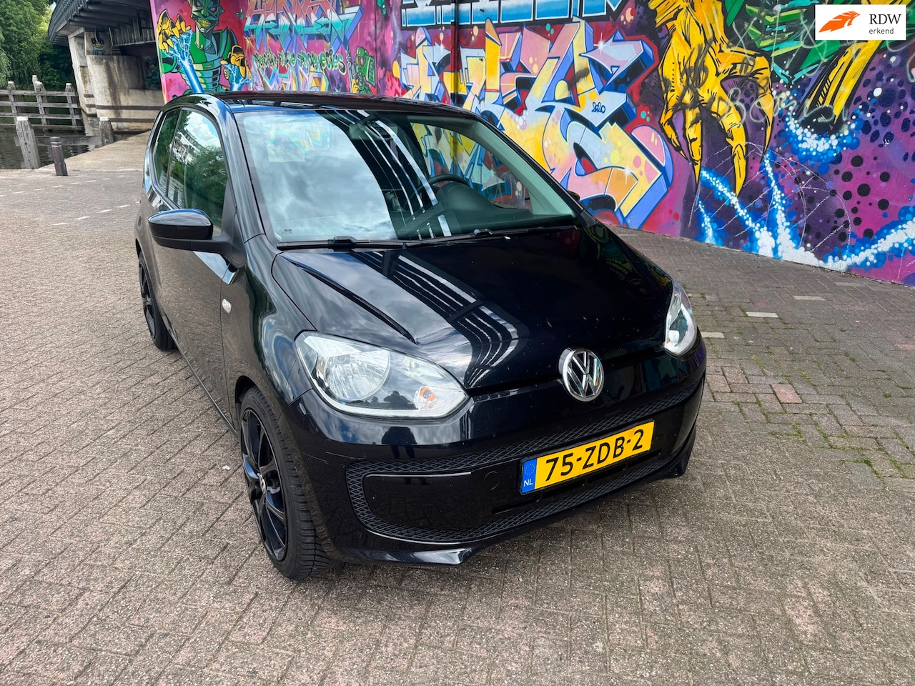 Volkswagen Up! - 1.0 move up! BlueMotion goed onderhouden ijskoude airco perfect rijdend navigatie elektris - AutoWereld.nl