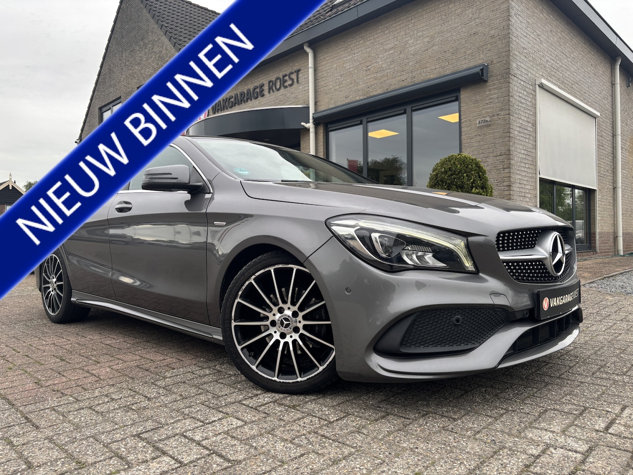 Mercedes-Benz CLA-klasse Shooting Brake - 180 Automaat Edition AMG Line Sportinterieur / Full LED / Trekhaak - AutoWereld.nl