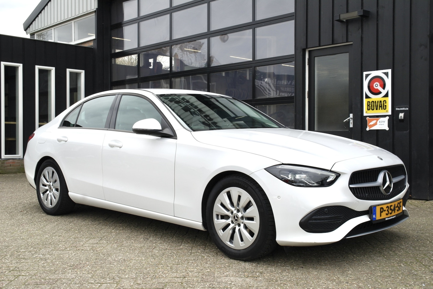 Mercedes-Benz C-klasse - 180 Business Line | NL-Auto | Dealer Onderhouden | Adap.Cruise | Carplay | Camera - AutoWereld.nl