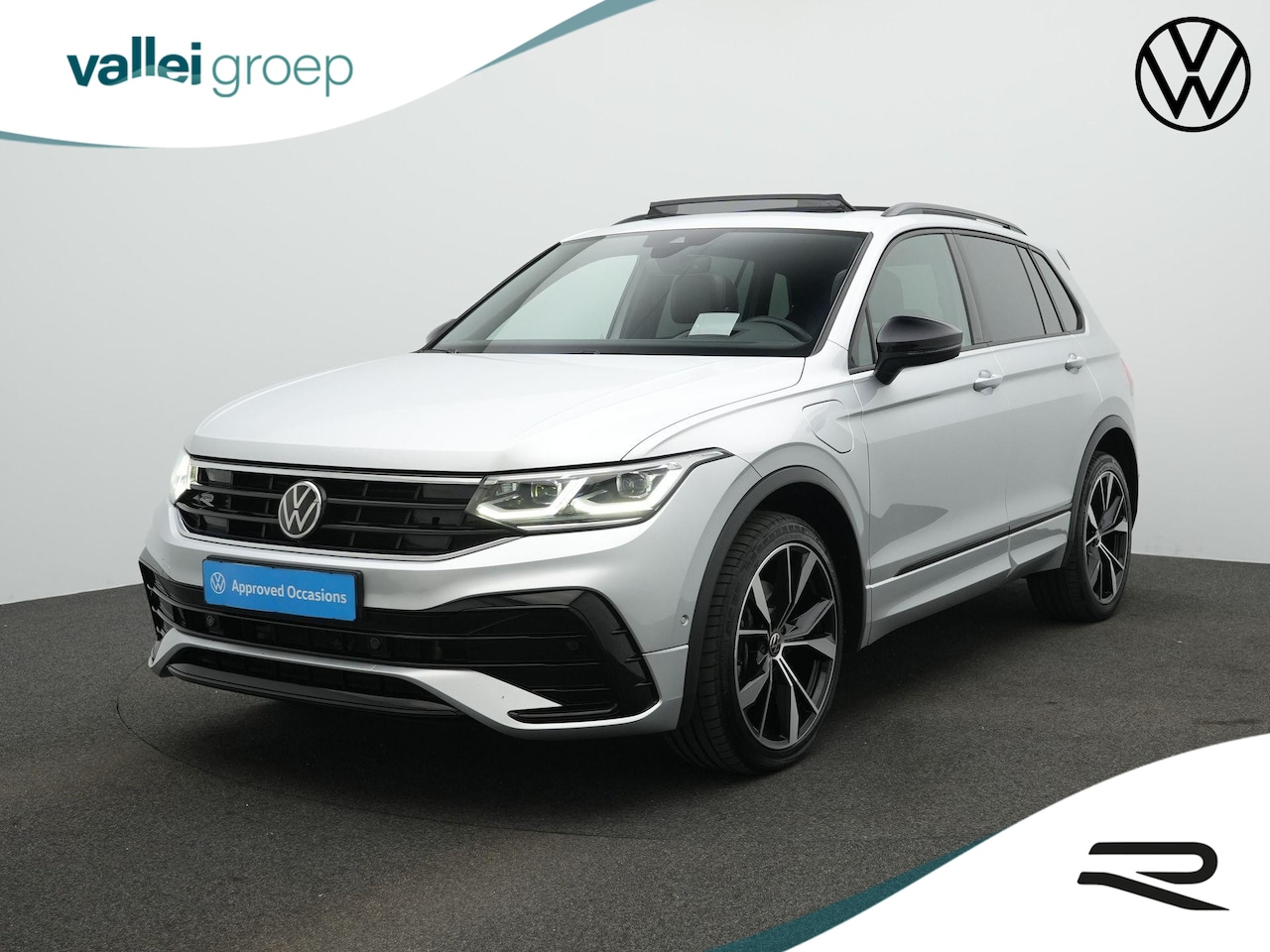 Volkswagen Tiguan - 1.4 TSI eHybrid 245 pk R-Line | Panoramadak | Trekhaak | Discover Pro | Adaptief onderstel - AutoWereld.nl