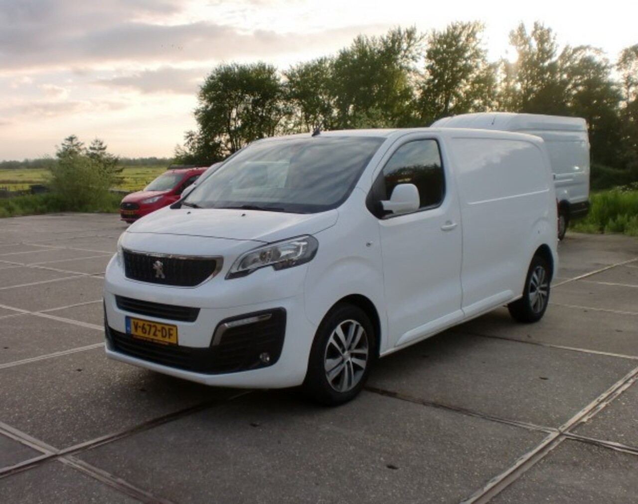 Peugeot Expert - 2.0 BlueHDi 120pk 3PERS AIRCO BJ2017 LEASE€127 - AutoWereld.nl