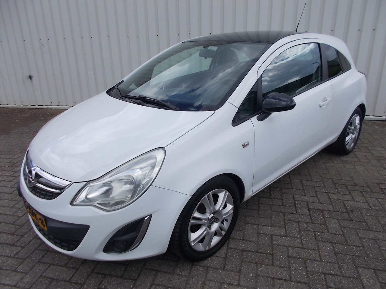 Opel Corsa - 1.2 EcoFlex Color Edition LPG G3 ( APK 10-09-2026 ) - AutoWereld.nl
