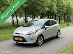 Ford Fiesta - 1.4 Ghia*AUTOMAAT*DISTRIBUTIE VERV.*AIRCO