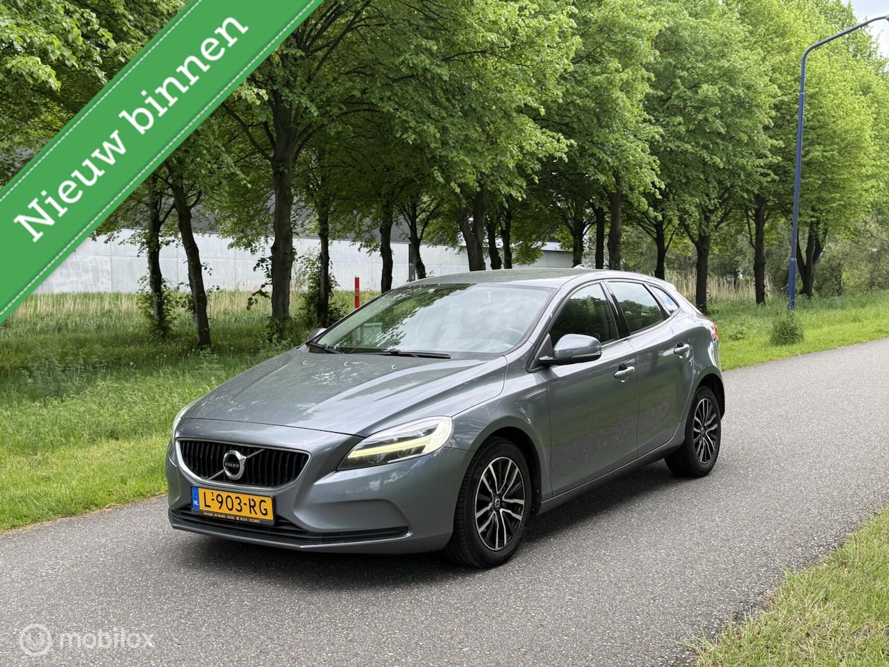 Volvo V40 - 2.0 D2 Inscription*PARKEERSENSOR*NAVI*CRUISE*AIRCO - AutoWereld.nl