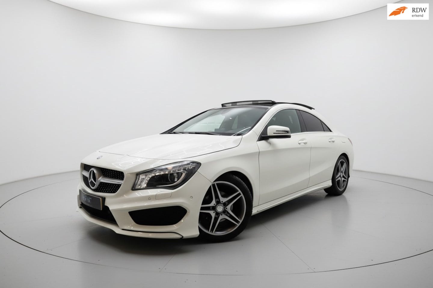 Mercedes-Benz CLA-Klasse - 200 AMG NIGHT PANO SFEER CAMERA - AutoWereld.nl