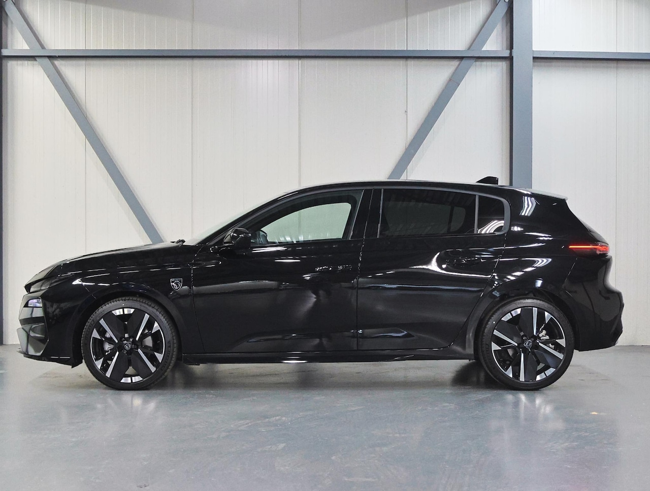 Peugeot 308 - 1.2 Hybrid 145 e-DCS6 GT | Alcantara bekleding | 360 camera | 8 jaar garantie | elektrisch - AutoWereld.nl