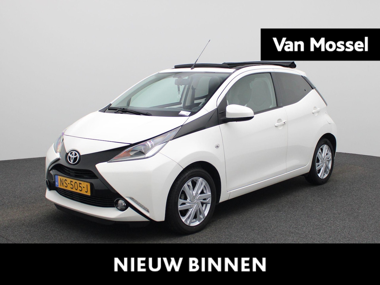 Toyota Aygo - 1.0 VVT-i x-wave | Cruise Control | Achteruitrijcamera | Bluetooth | Keyless | Airco | Bi- - AutoWereld.nl