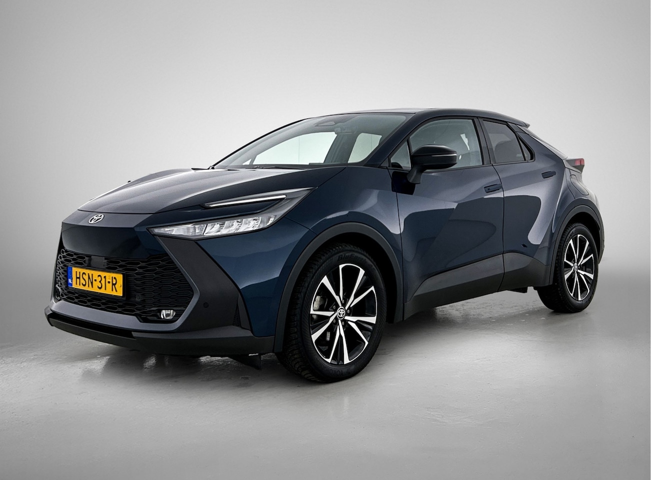 Toyota C-HR - 1.8 Hybrid 140 Dynamic | Navigatie | Airco | Parkeersensoren - AutoWereld.nl