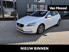 Volvo V40 - 2.0 T2 Momentum Trekhaak | stoel verwarming | lichtmetaal | climate control |