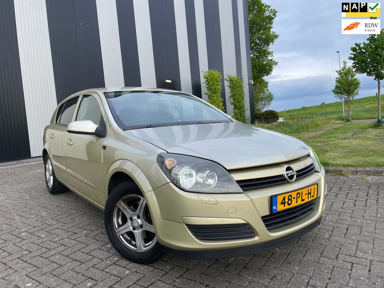 Opel Astra - 1.6 Enjoy Automaat-Airco-Cruise-Lmv-2 Sleutels - AutoWereld.nl