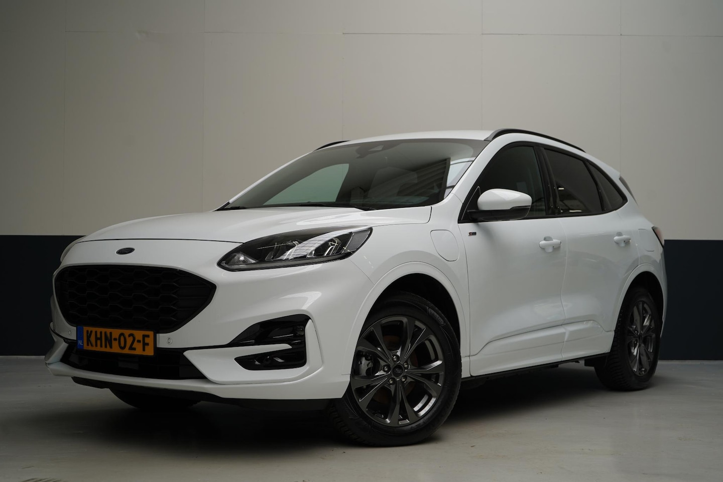 Ford Kuga - 2.5 PHEV ST-Line | Soh 99% | Camera | Carplay | Navigatie | Stoelverwarming | All-seasonba - AutoWereld.nl