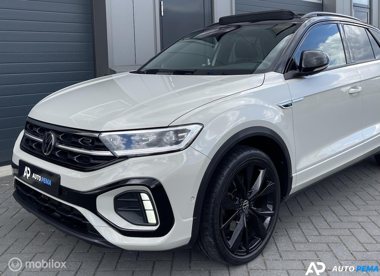 Volkswagen T-Roc - 1.5 TSI DSG R-Line 150PK Pano Keyl - AutoWereld.nl