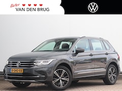 Volkswagen Tiguan - 1.5 TSI Elegance | Trekhaak | Stoel/Stuur verwarming | Camera | App-Connect | Grootlichtas