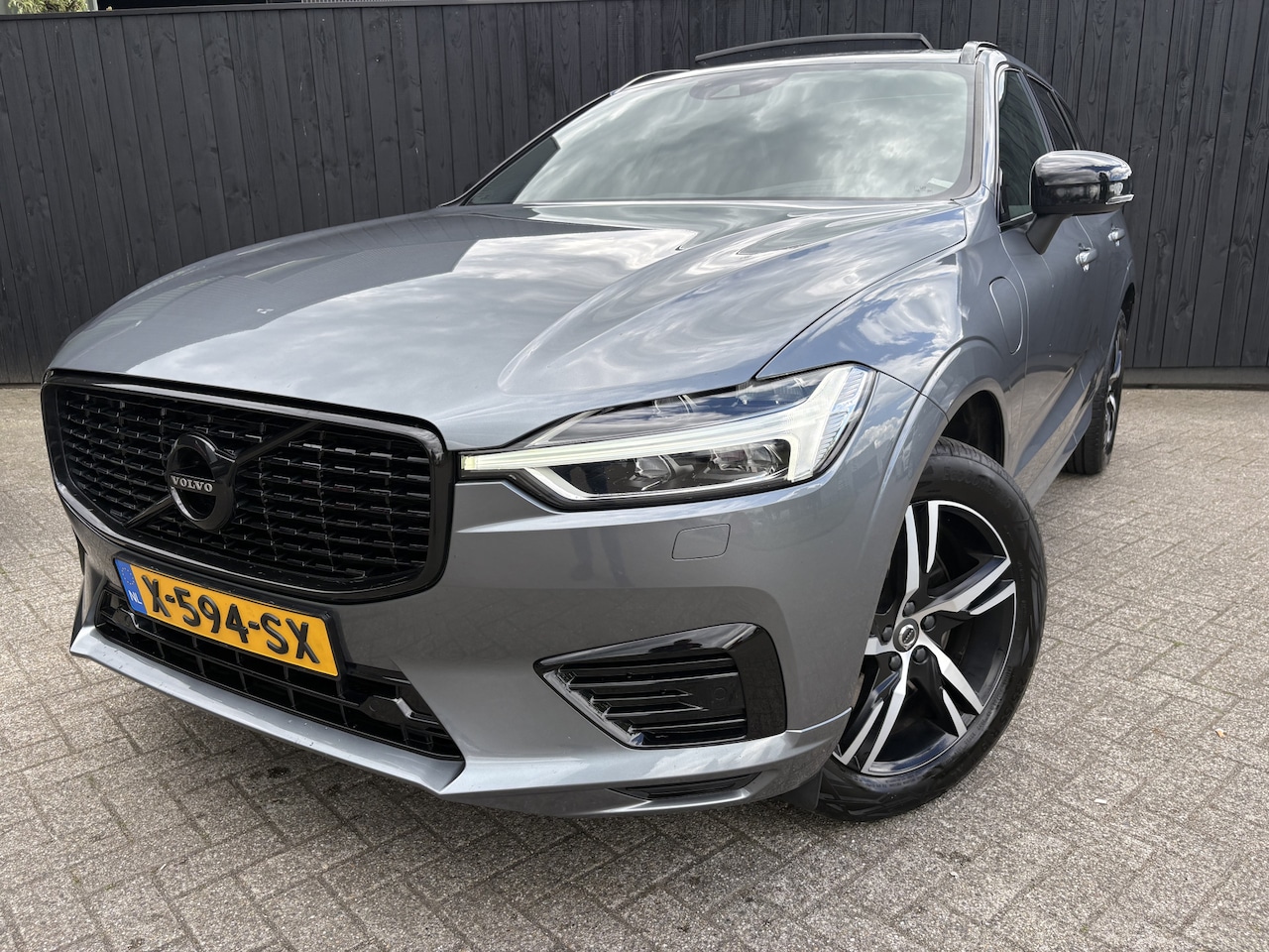 Volvo XC60 - 2.0 Recharge T8 AWD R-Design 2.0 Recharge T8 AWD R-Design - AutoWereld.nl