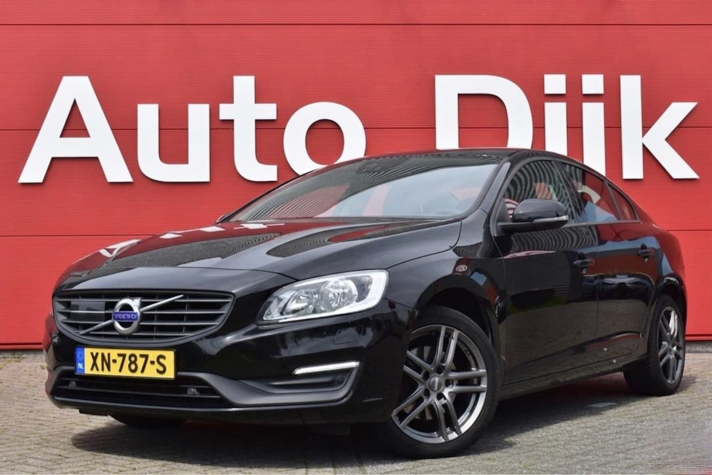 Volvo S60 - 2.0 T3 Summum Navi | Clima | Cruise | BLIS | Trekhaak | PDC V+A | LMV - AutoWereld.nl
