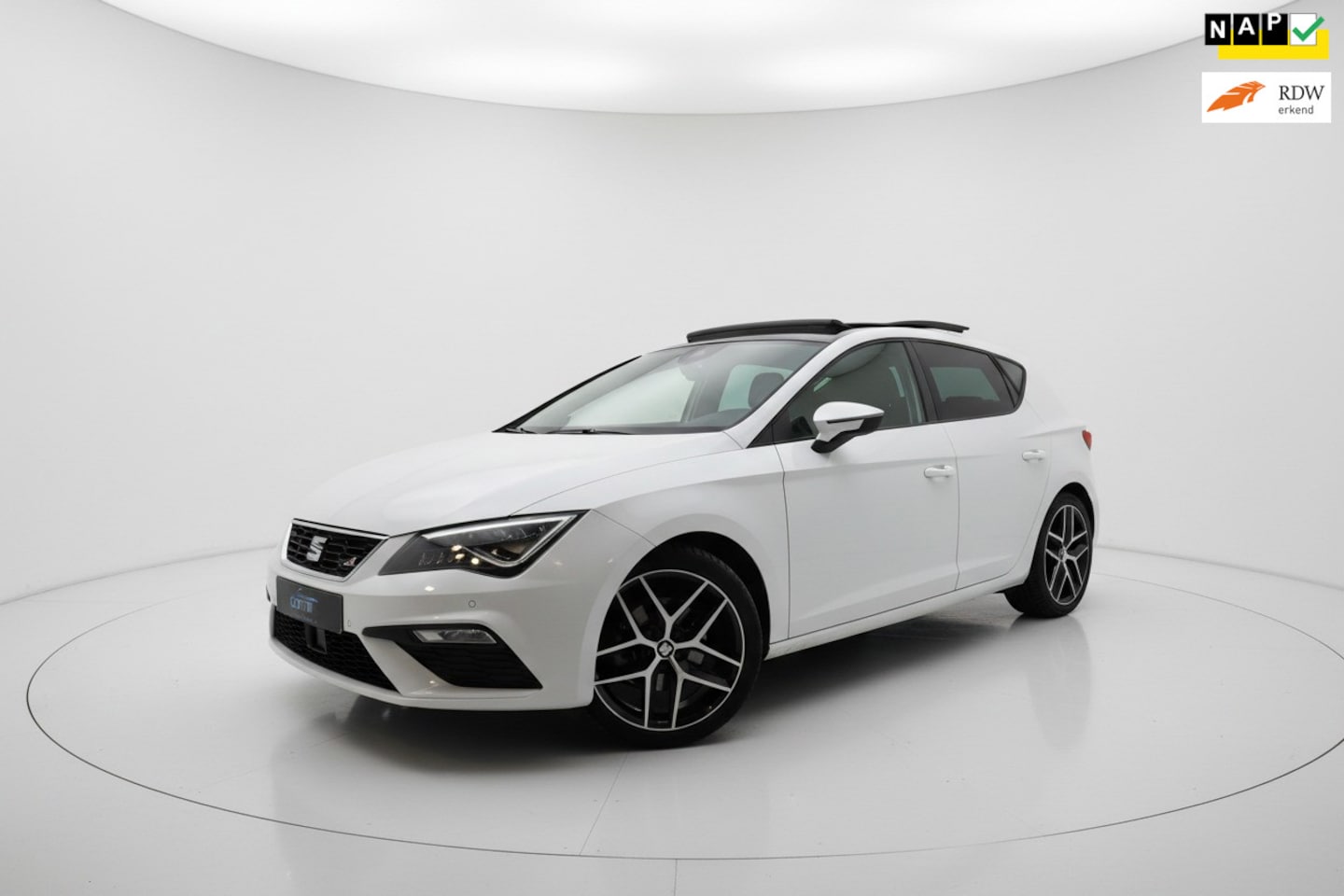 SEAT Leon - 1.5 TSI FR PANO VIRTUAL SFEER ACC SFEER TREKHAAK - AutoWereld.nl