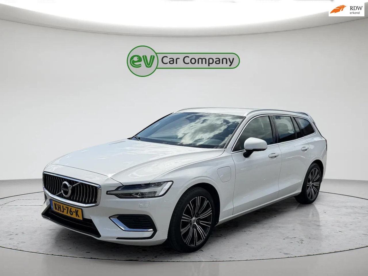 Volvo V60 - 2.0 T6 Recharge AWD Business Pro | CarPlay | Cruise Control | Elektr. Achterklep | Stoelve - AutoWereld.nl