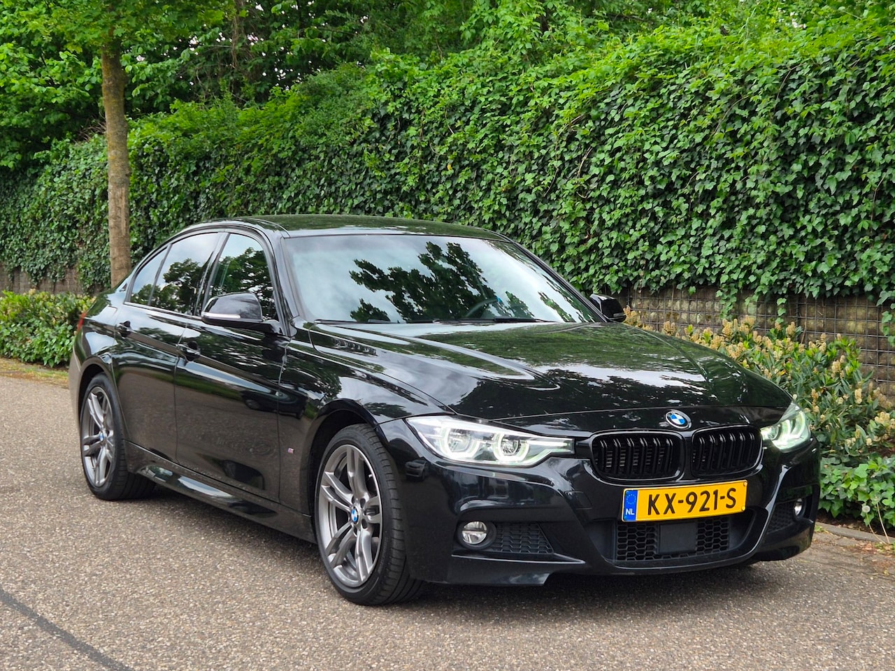 BMW 3-serie - 330e M Sport Apple CarPlay Adaptieve Cruise Control Elek. Stoelen NAP TOP onderhouden 330e - AutoWereld.nl