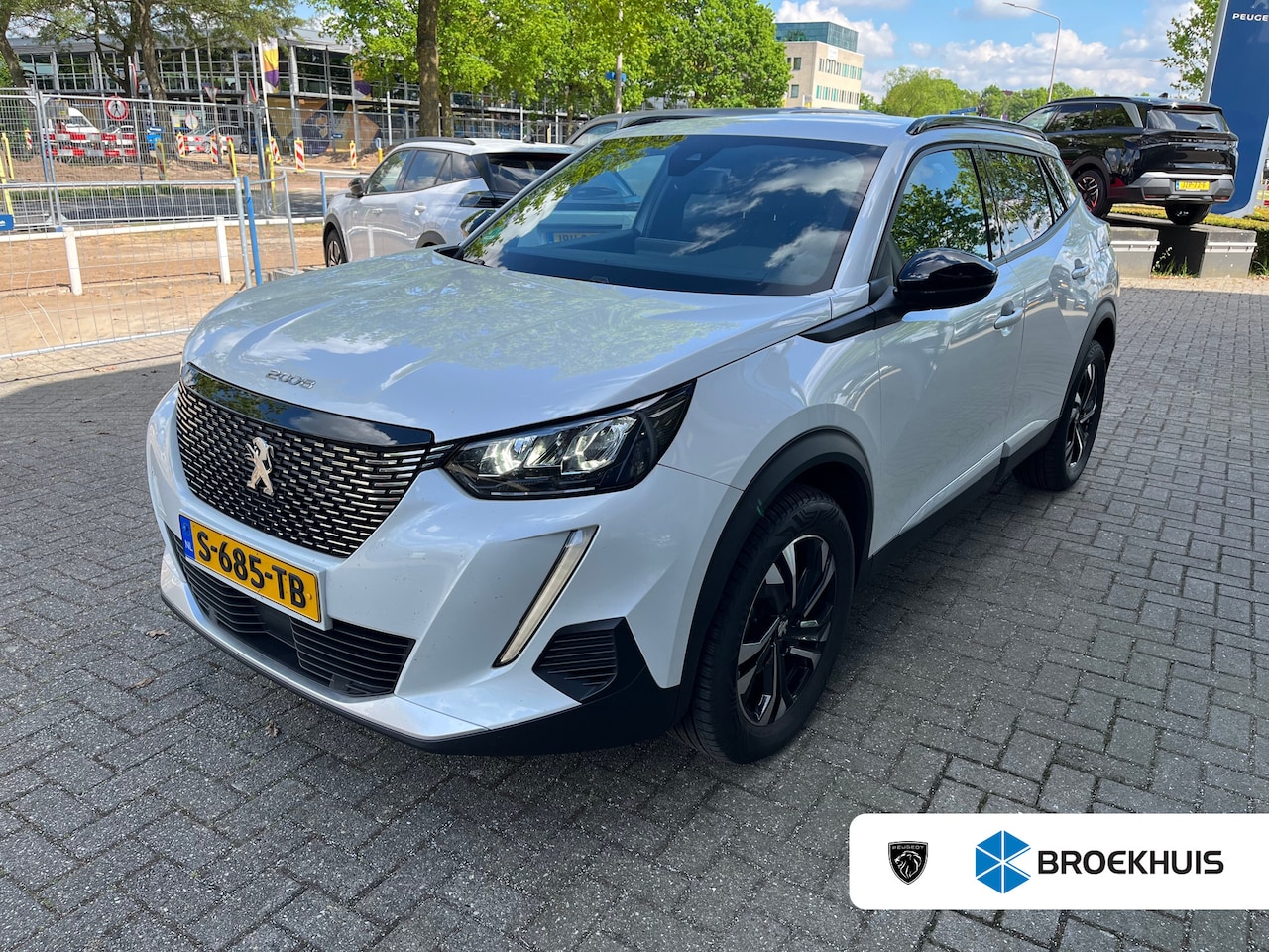 Peugeot 2008 - 1.2 PureTech Allure Pack | Achteruitrijcamera | Dakrails | Extra getint glas - AutoWereld.nl