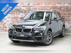 BMW X1 - sDrive20i Executive Automaat / Navigatiesysteem Plus / Trekhaak / Head-Up Display / Stoelv
