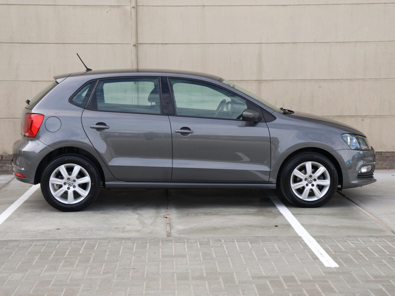 Volkswagen Polo - 1.2 TSI Comfortline 90PK DSG | Airco | 15" LMV - AutoWereld.nl