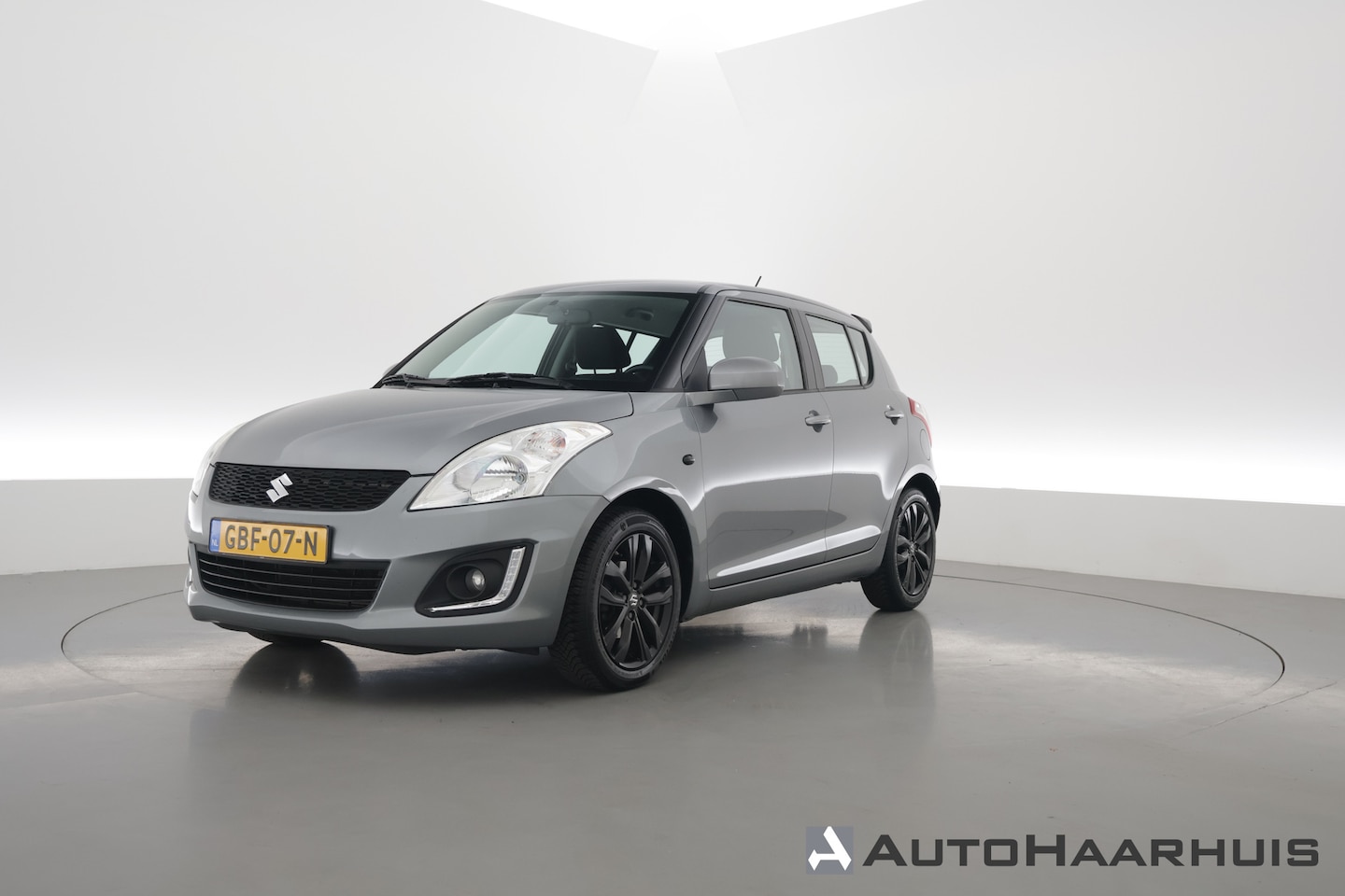Suzuki Swift - 1.2 94PK Bandit EASSS | Rijklaar! | Trekhaak | Cruise | 4-cilinder | Airco | 5-deurs | All - AutoWereld.nl