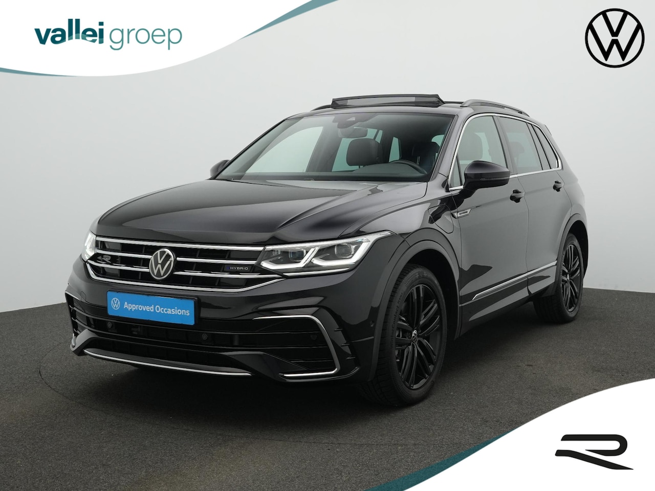 Volkswagen Tiguan - 1.4 TSI eHybrid 245 pk R-Line Business+ | Panoramadak | trekhaak | IQ Light | Achteruitrij - AutoWereld.nl