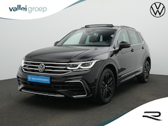 Volkswagen Tiguan - 1.4 TSI eHybrid 245 pk R-Line Business+ | Panoramadak | Trekhaak | IQ Light | Achteruitrij