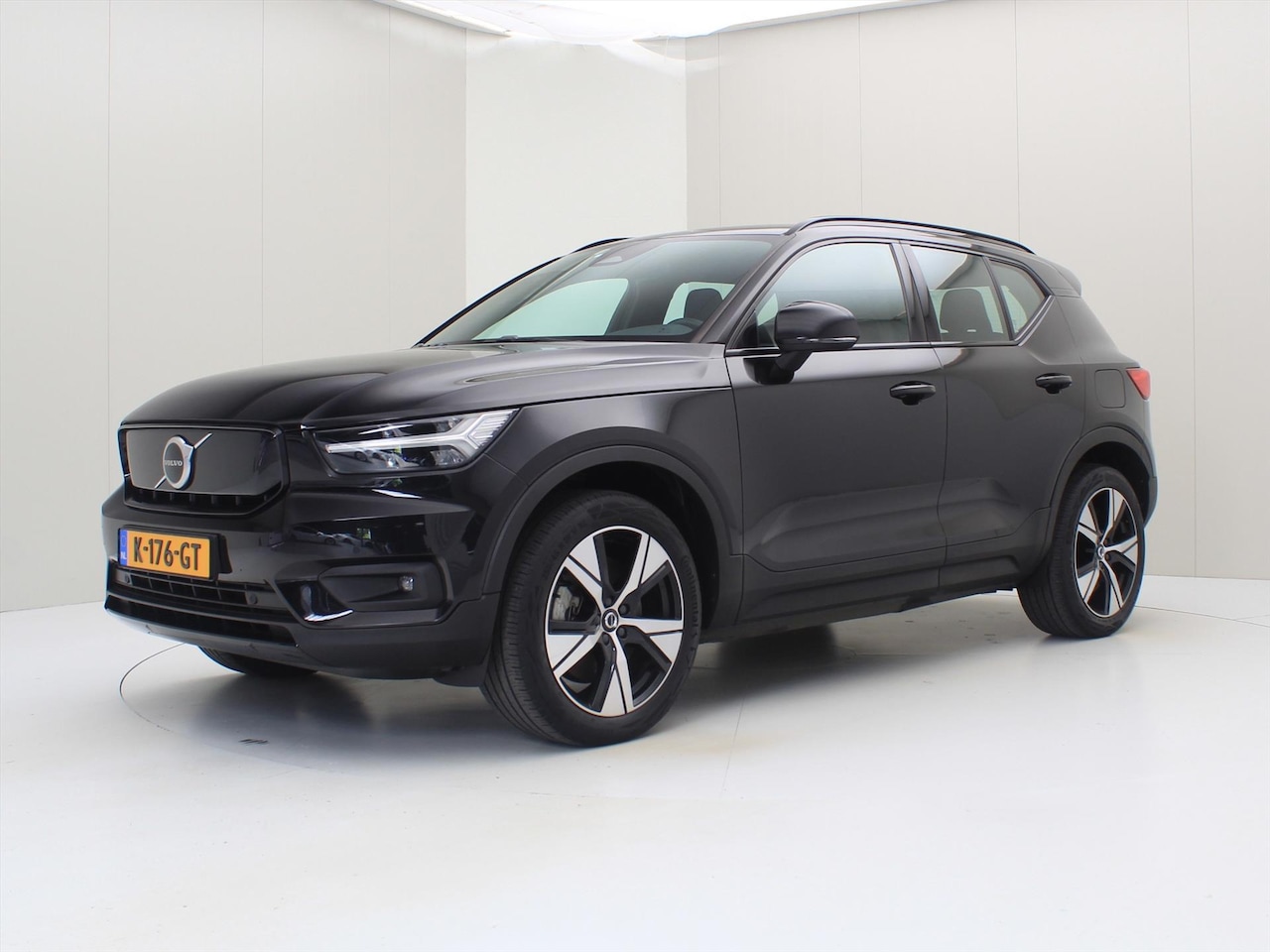 Volvo XC40 - P8 408pk AWD Pure Electric R-Design [ CAMERA+19 INCH+VIRTUAL+STOELVERWARMING+LEDER/ALCANTA - AutoWereld.nl