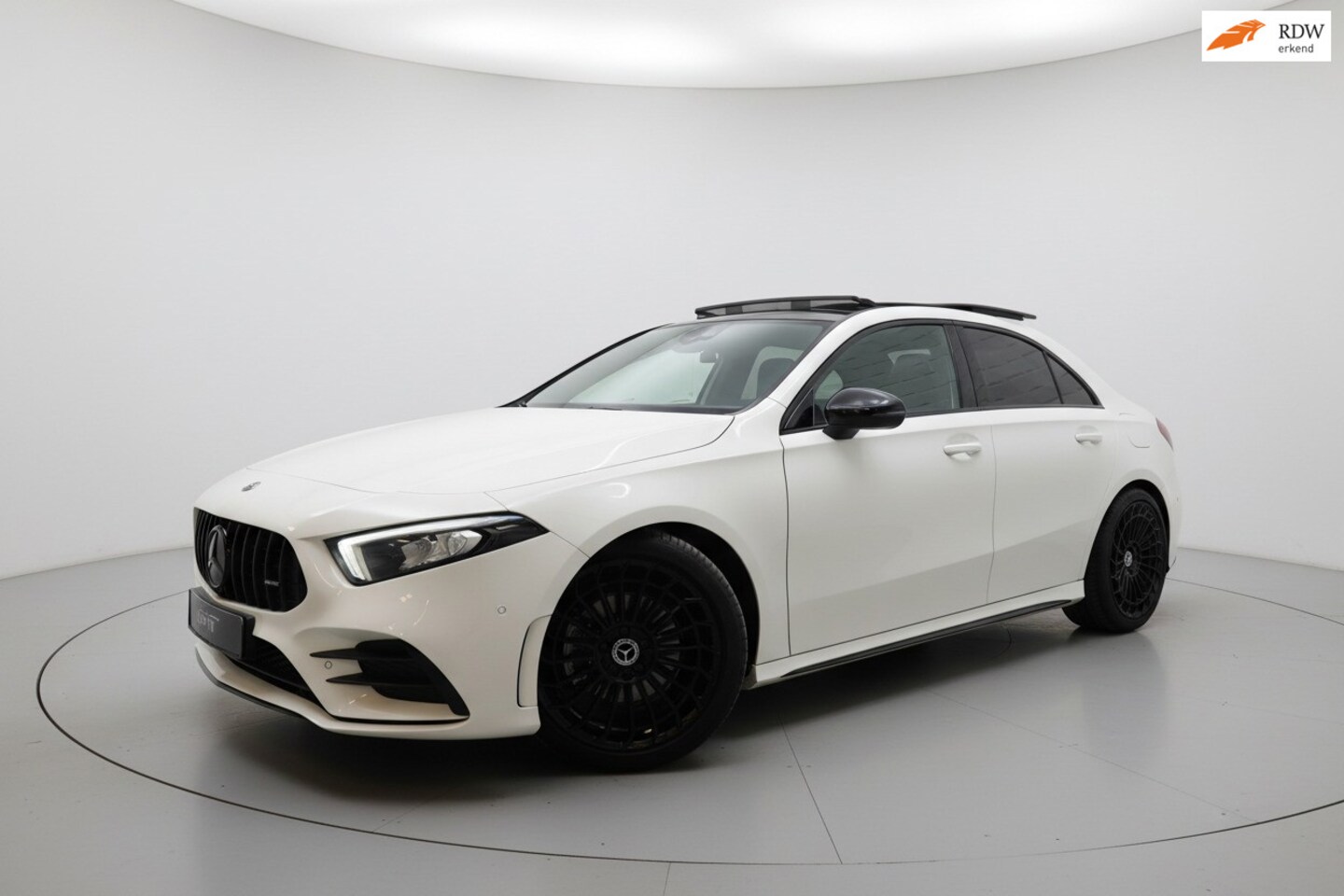 Mercedes-Benz A-klasse - 200 AMG NIGHT PANO SFEER CAMERA - AutoWereld.nl
