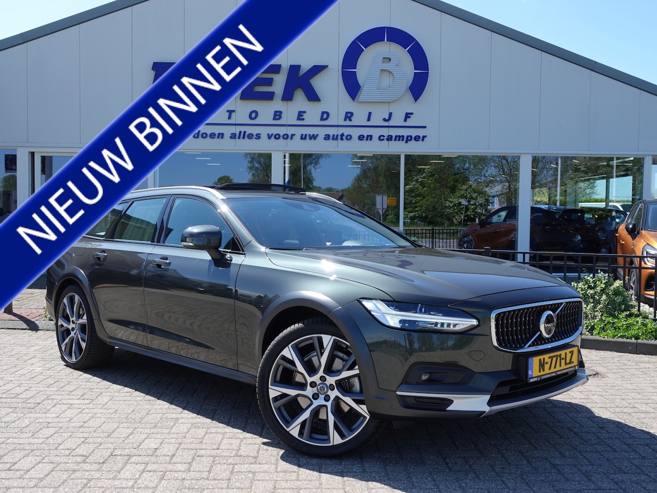 Volvo V90 Cross Country - 2.0 B5 AWD Pro 250PK PANO | VOL LEER | TREKH. | 360° | HK-AUDIO - AutoWereld.nl