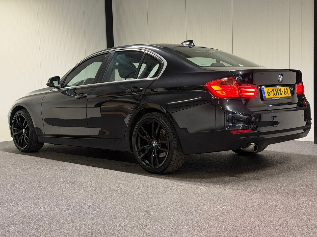 BMW 3-serie - 316i Executive (LED, NL AUTO, GROOT NAVI, CLIMA, CRUISE, PARKEERSENSOREN) - AutoWereld.nl