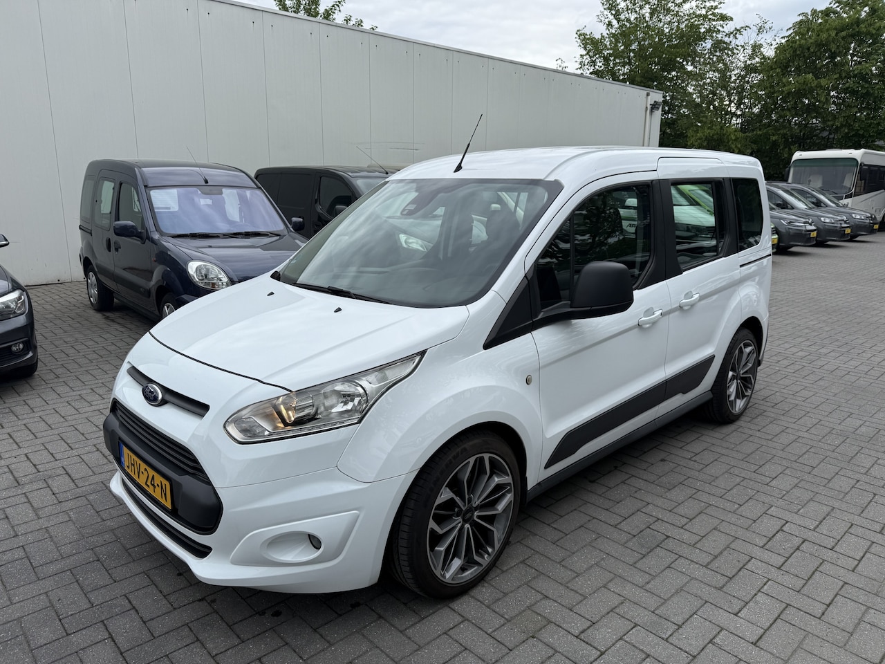 Ford Tourneo Connect - Rolstoelauto 3+1 of 5+0 - Bodemverlaging - Rolstoelvervoer - AutoWereld.nl