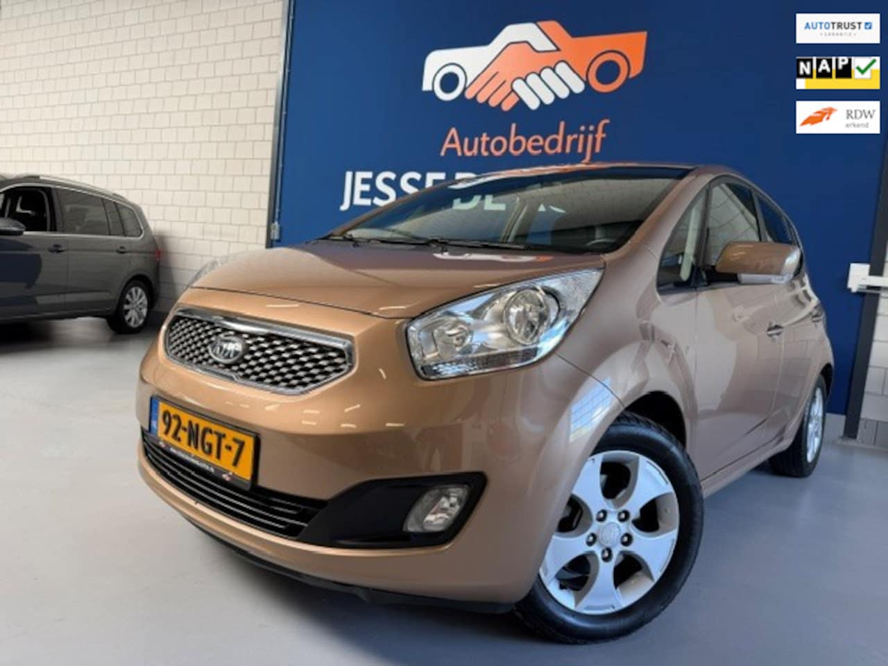 Kia Venga - 1.6 CVVT X-ecutive automaat / NAP met 74809 km./ APK 04/2027 / Navigatie / Climate / Sport - AutoWereld.nl