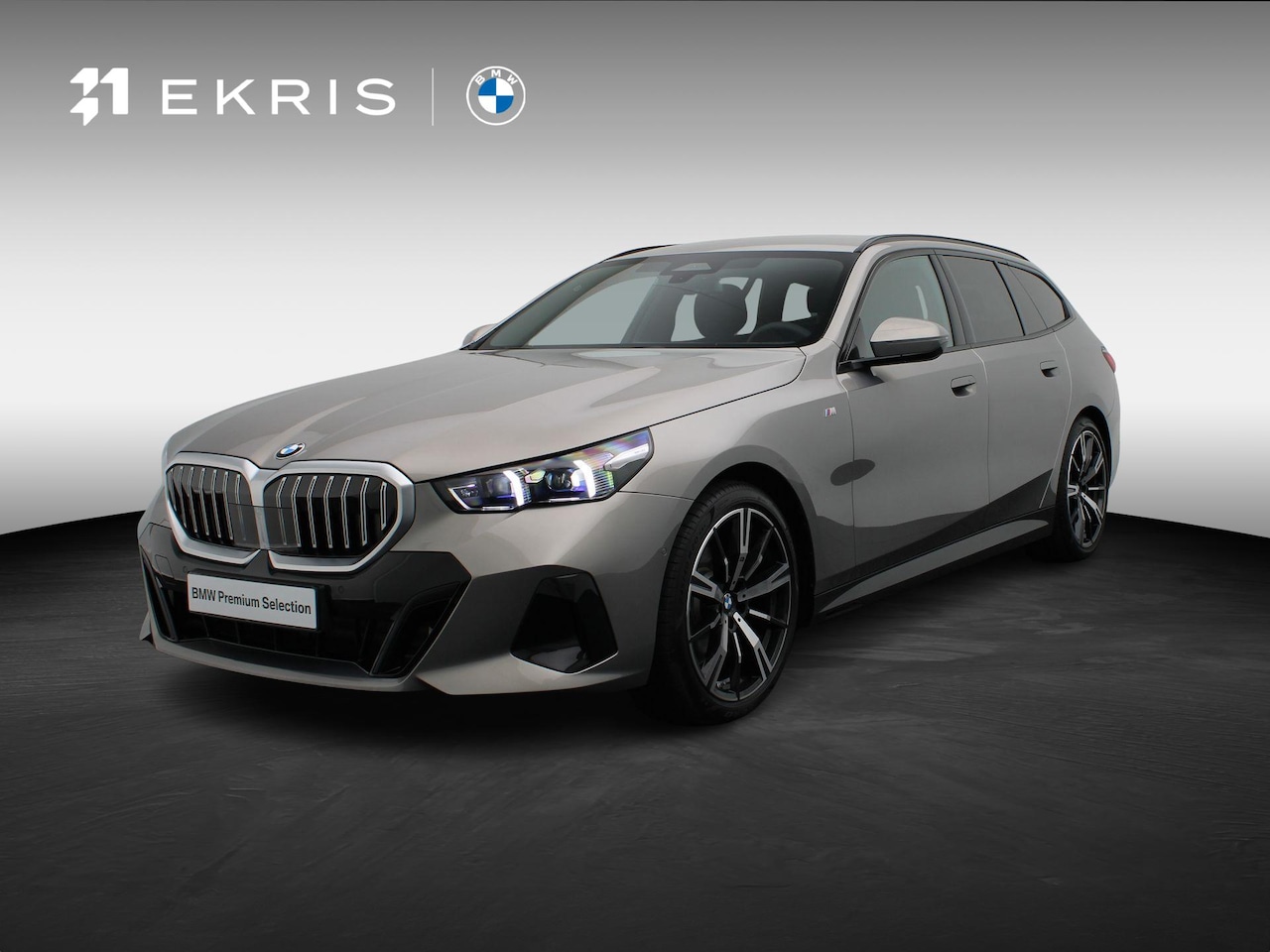 BMW 5-serie Touring - 520i M Sportpakket | Trekhaak | Driving Assistant Plus | Harman Kardon | 20" - AutoWereld.nl