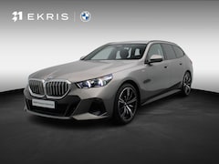 BMW 5-serie Touring - 520i M Sportpakket | Trekhaak | Driving Assistant Plus | Harman Kardon | 20"