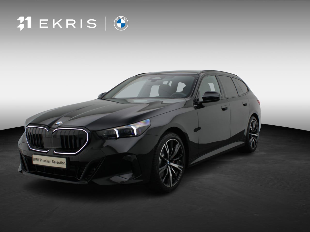 BMW 5-serie Touring - 520i M Sportpakket Pro | Iconic Glow | Panoramadak | Trekhaak | Travel Pack | Innovation P - AutoWereld.nl