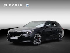 BMW 5-serie Touring - 520i M Sportpakket Pro | Verwarmd Stuurwiel | Comfort Access | Elektrische Trekhaak | Pano