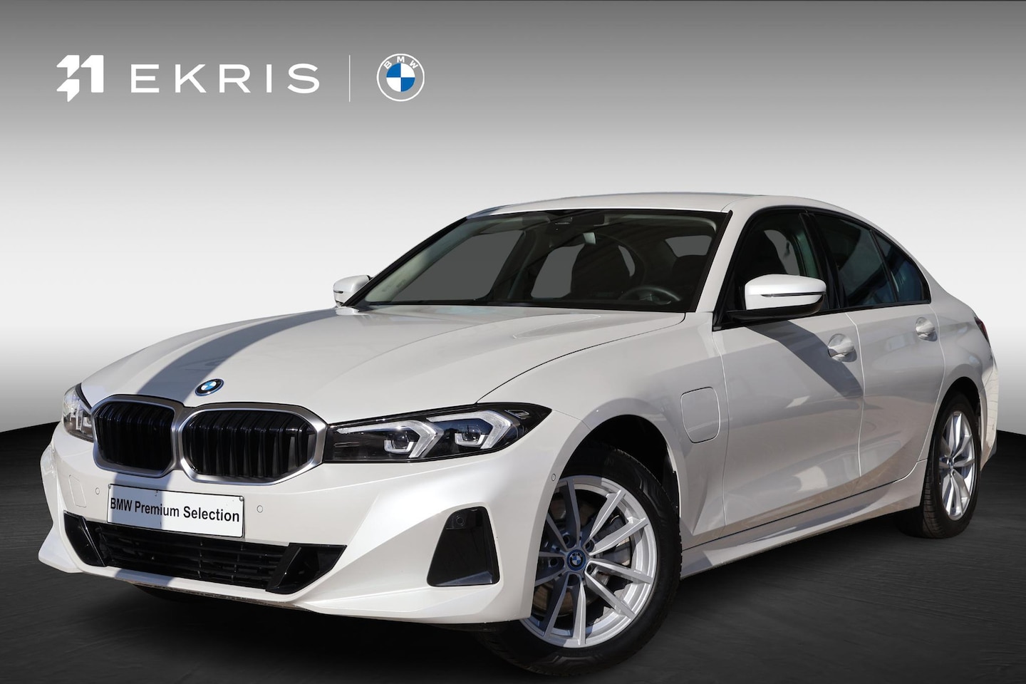 BMW 3-serie - Sedan 320e | LCI met Widescreen Display | Leder | Camera | Parkeersensoren voor en achter - AutoWereld.nl