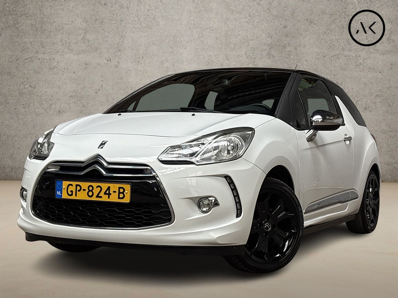Citroën DS3 - 1.6 So Chic (NAVIGATIE, LEDER, STOELVERWARMING, CLIMATE, CRUISE, SPORTSTOELEN, LM VELGEN, - AutoWereld.nl