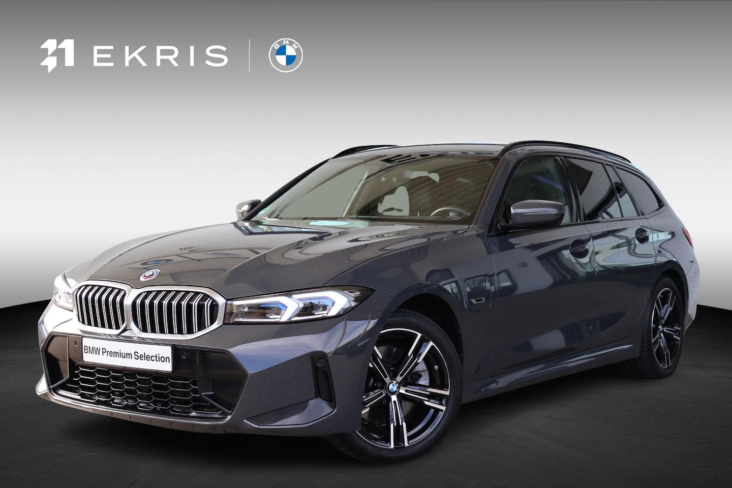 BMW 3-serie Touring - 330e | M Sportpakket | HiFi | Trekhaak | Driving Assistant - AutoWereld.nl