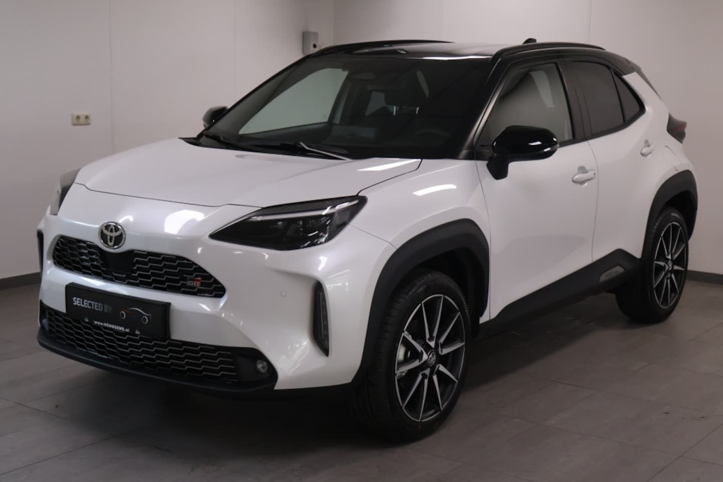 Toyota Yaris Cross - 1.5 Hybride 130 GR Sport | Two-Tone | Plus Pack - AutoWereld.nl