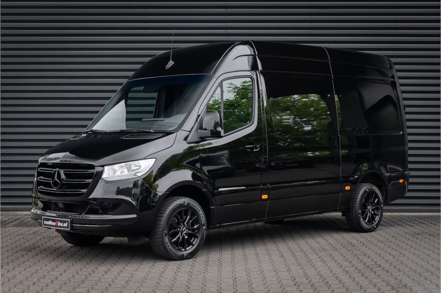 Mercedes-Benz Sprinter - 317 cdi L2H2 RWD Trekhaak 3.500 kg - Black Pack - AutoWereld.nl