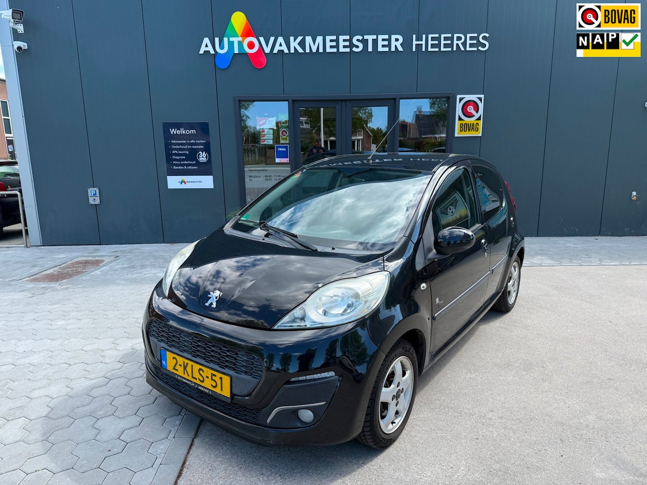 Peugeot 107 - 1.0 Black & Silver.Airco,NW APK. - AutoWereld.nl