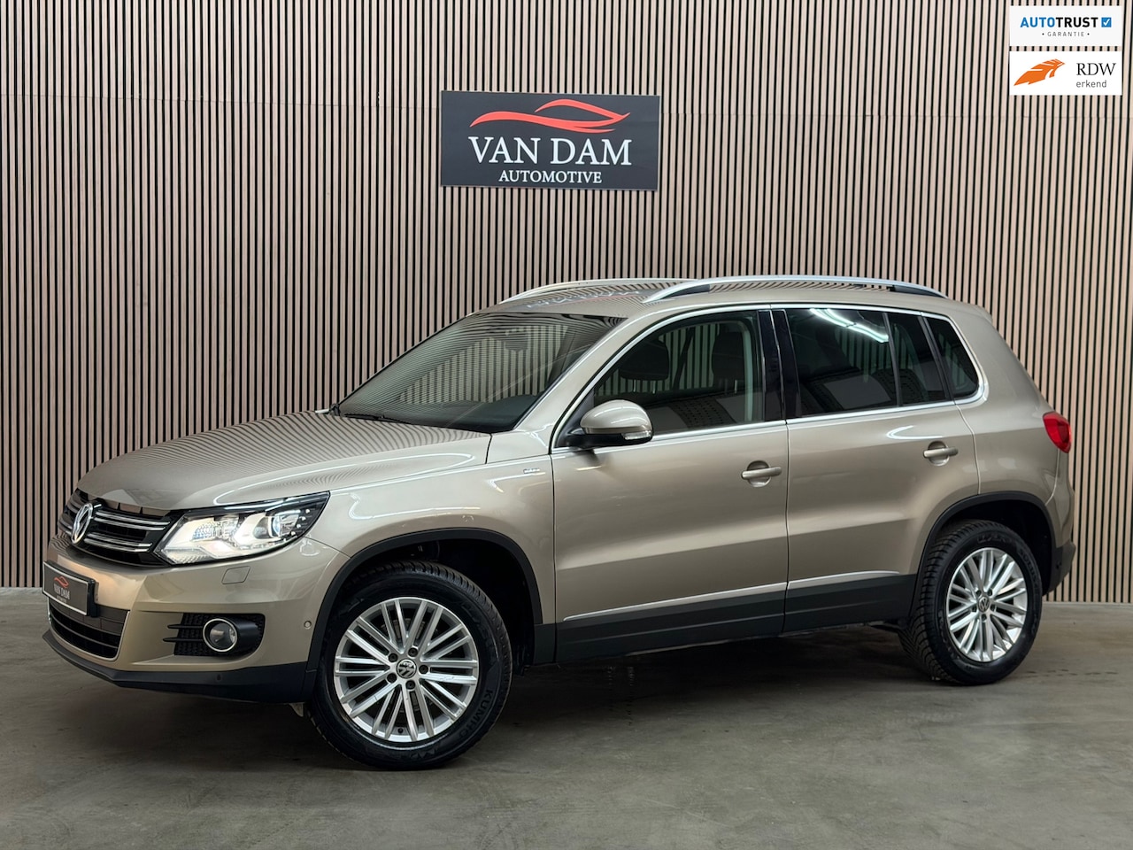 Volkswagen Tiguan - 2.0 TSI Sport&Style 4Motion 2014 DSG XENON - AutoWereld.nl