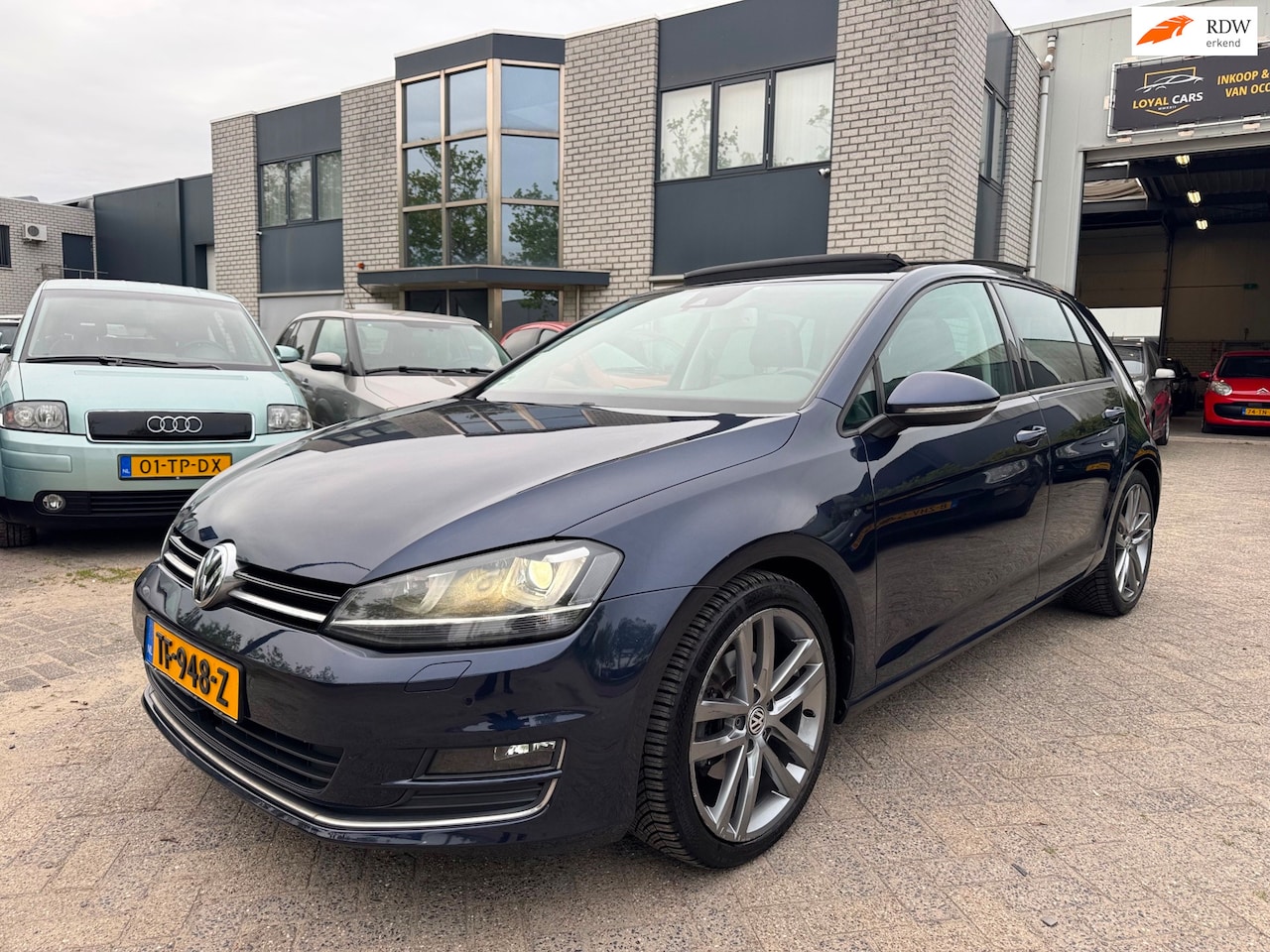 Volkswagen Golf - 1.4 TSI ACT Business Edition R-Line DSG Pano Led - AutoWereld.nl