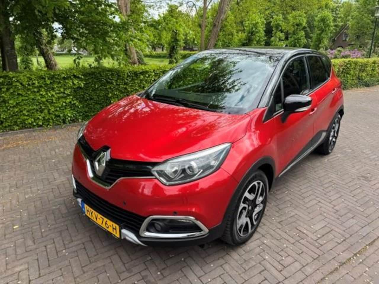 Renault Captur - 1.2TCe Helly Hansen Automaat/Trekhaak/Stoelverwarming/Navi/Clima/PDC/APK - AutoWereld.nl