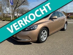 Volvo V40 - 1.6 D2 Momentum / airco / cruise.control / navi / camera / pdc / nap…
