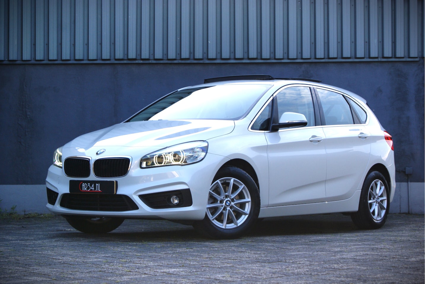 BMW 2-serie Active Tourer - 218i 136PK Centennial Executive Panoramadak/Navi/Camera/LED/NAP/DealerOH - AutoWereld.nl